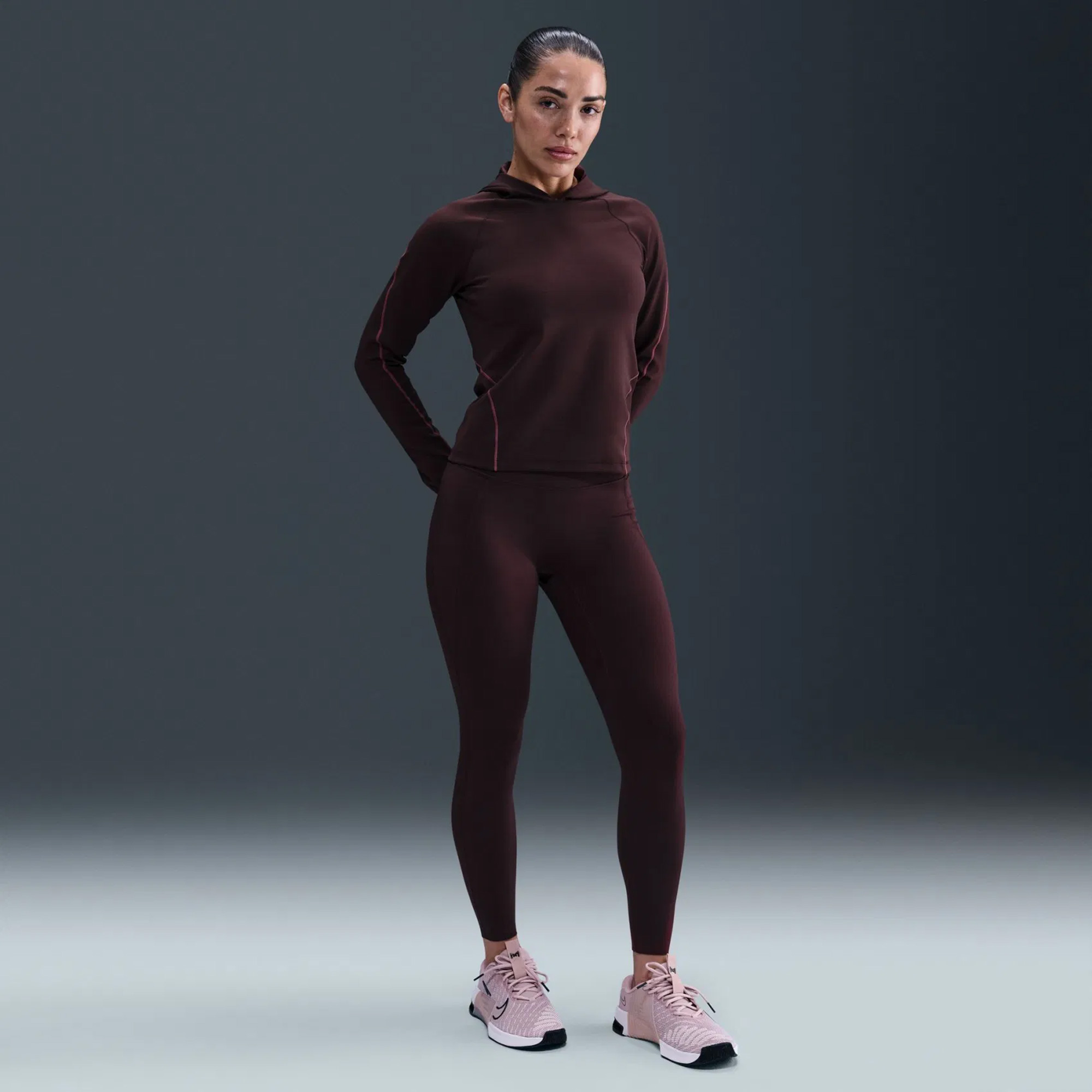 Nike Universa Dri-FIT Slim Hooded Long-Sleeve Kadın Bordo Koşu Sweatshirt
