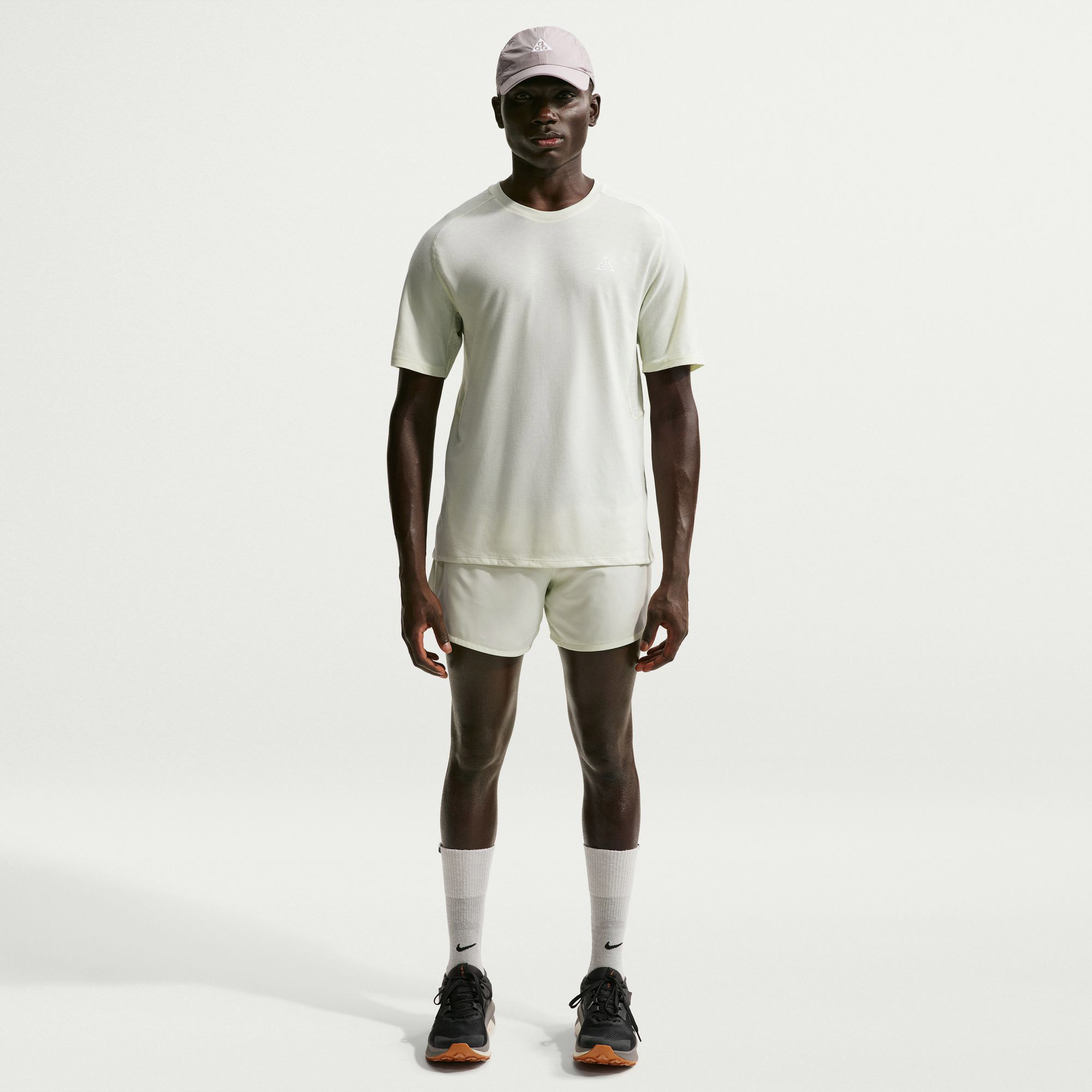 Nike Dri-FIT Acg Chinati Solar Chase Erkek Krem Koşu T-Shirt